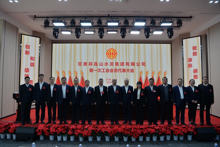 1737512545803308.jpg 合影.jpg