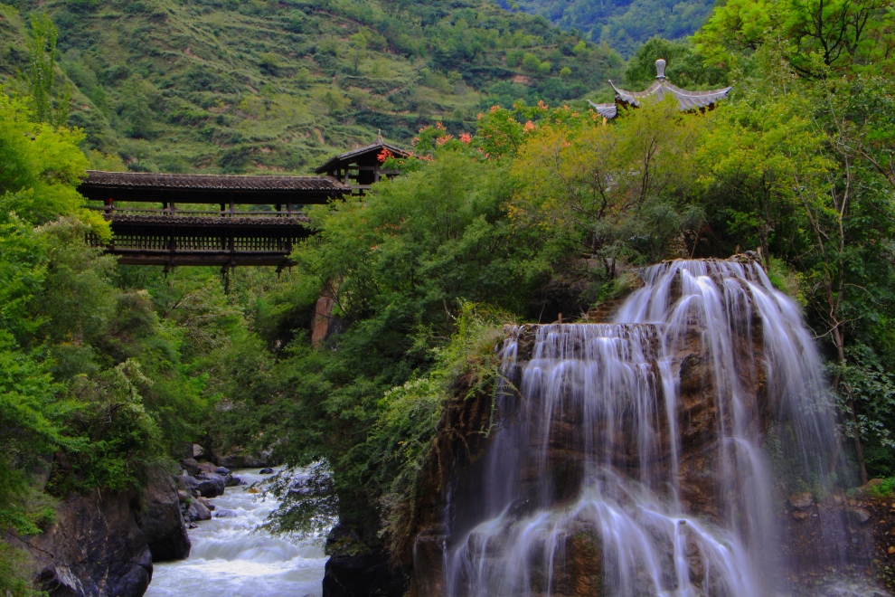 1760434610170508.jpg 《溪瀑廊韻》文縣公司黨斌斌(1).jpg